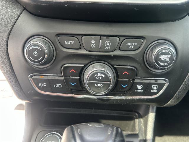 Used 2019 Jeep Cherokee Limited AWD/4WD image 17