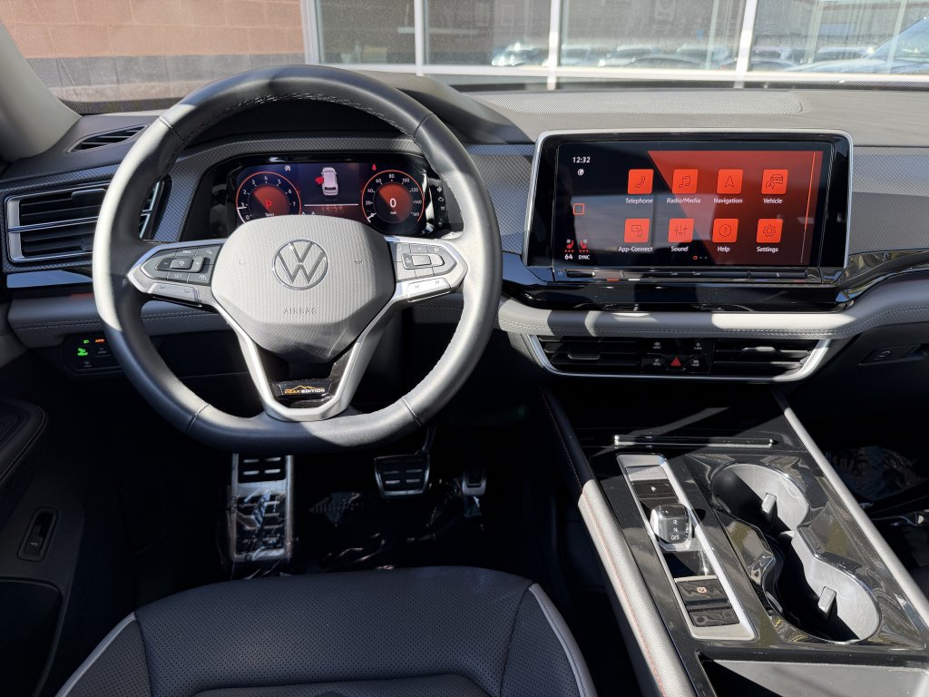 Used 2024 Volkswagen Atlas Peak Edition SE AWD/4WD image 16