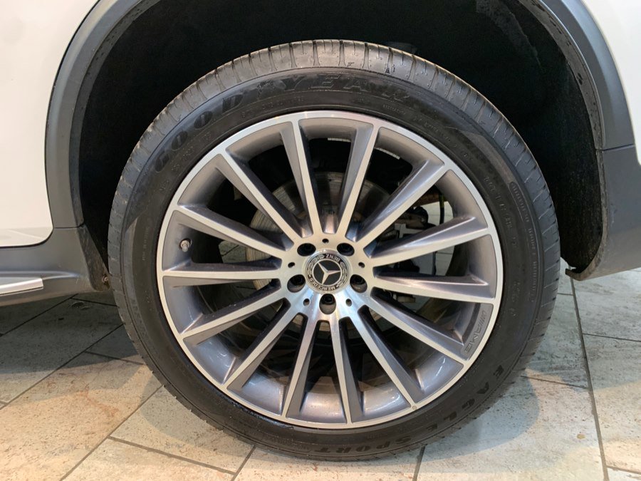 Used 2022 Mercedes-Benz GLC 300 4MATIC Coupe image 11