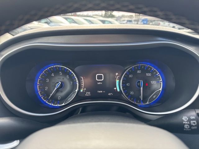 Used 2024 Chrysler Pacifica Touring-L FWD image 14