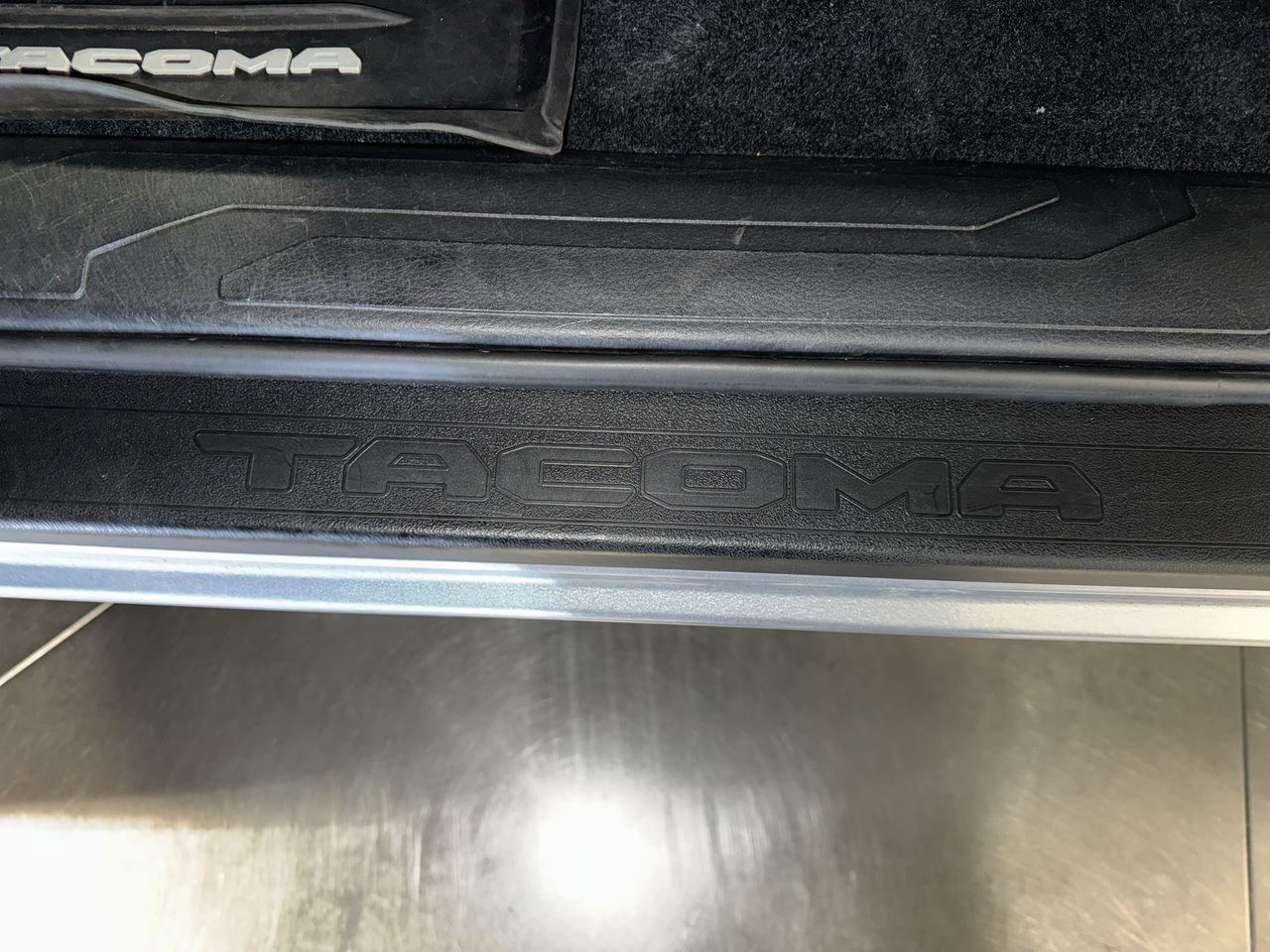 Used 2018 Toyota Tacoma TRD Off-Road AWD/4WD image 20