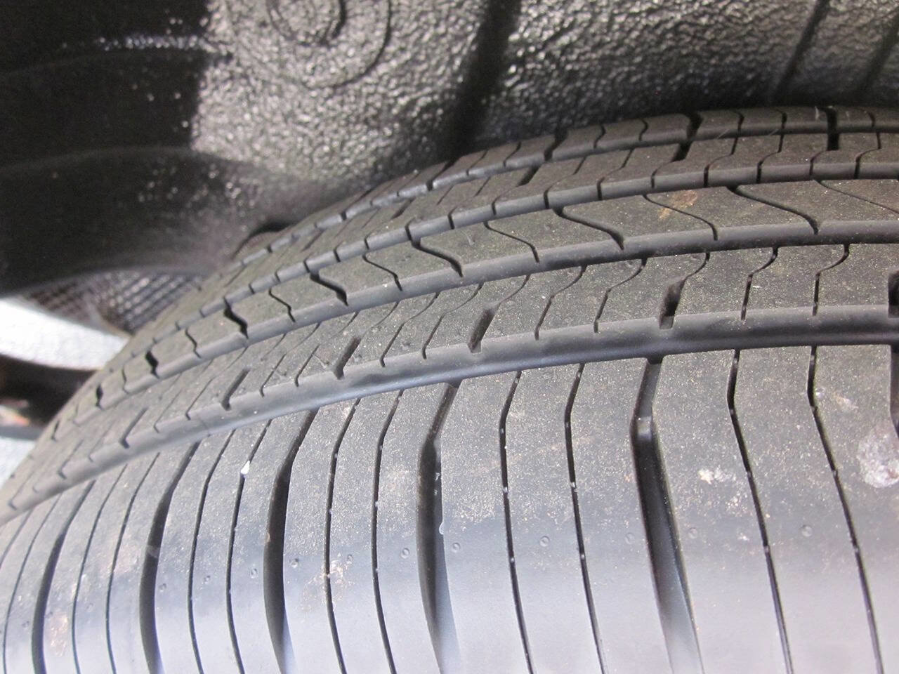 Used 2015 Chrysler Town & Country Touring FWD image 20