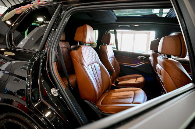 Used 2023 BMW X7 xDrive40i w/ Executive Package image 24