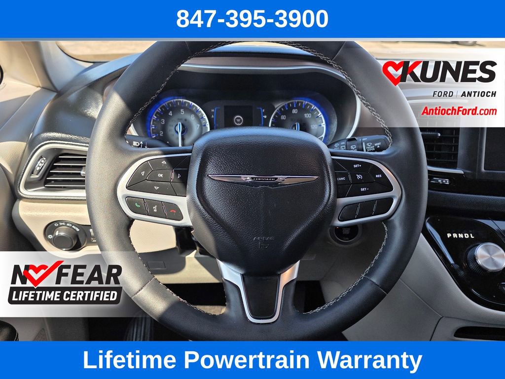 Used 2022 Chrysler Voyager LX image 33