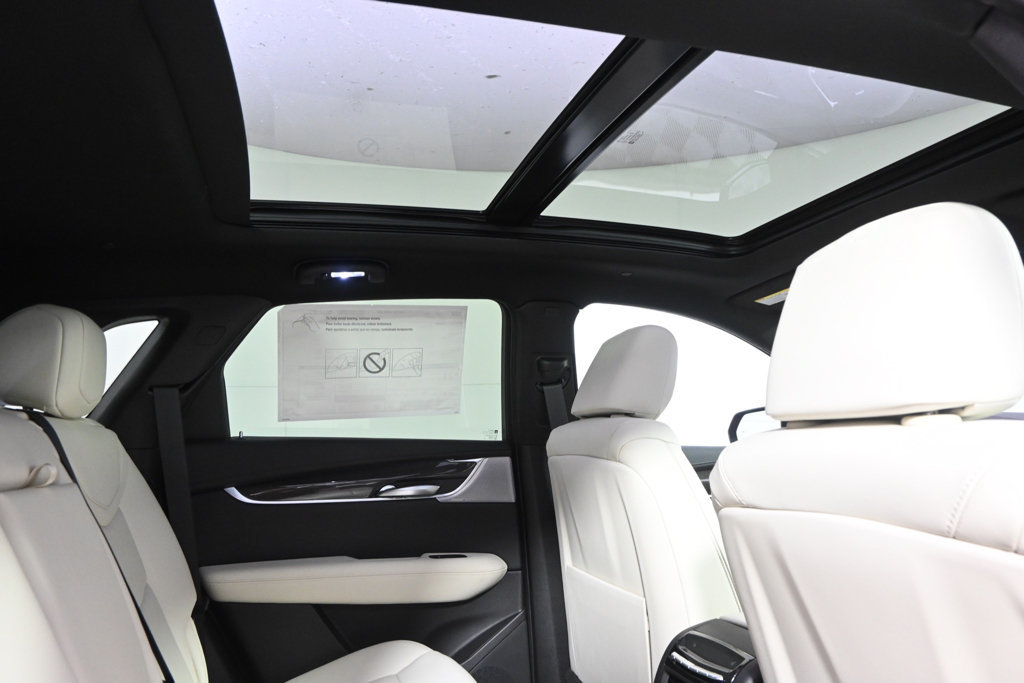 New 2026 Cadillac XT5 Sportv w/ LPO, Floor Liner Package AWD/4WD image 17