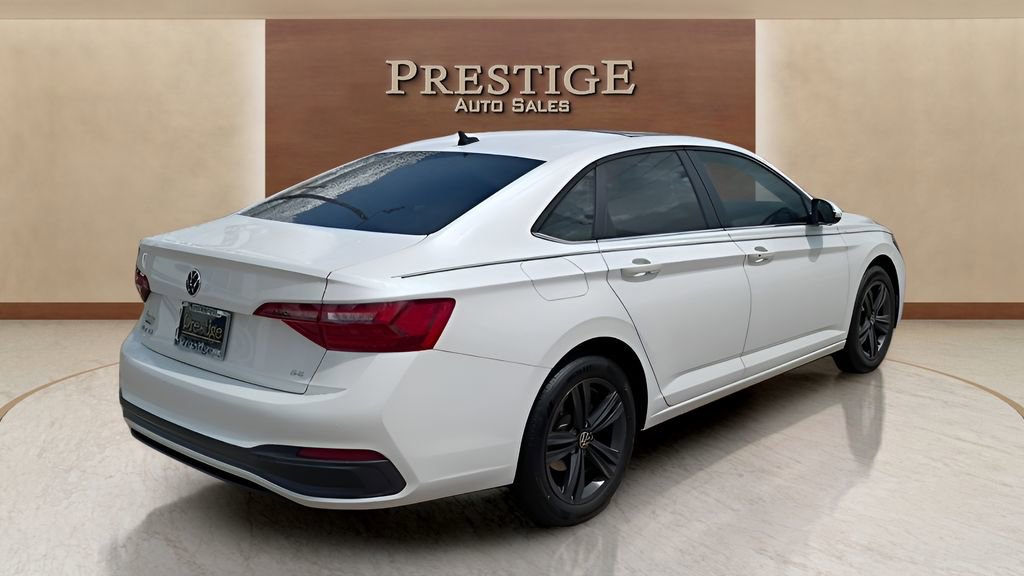 Used 2023 Volkswagen Jetta SE FWD image 8
