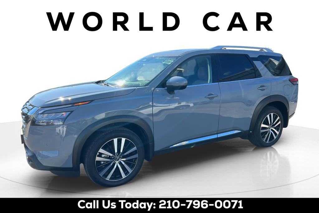 Used 2025 Nissan Pathfinder Platinum image 11