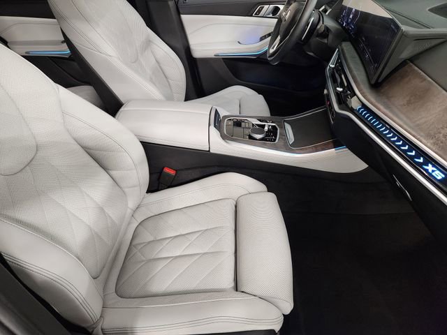 Used 2025 BMW X5 xDrive40i w/ Premium Package image 3