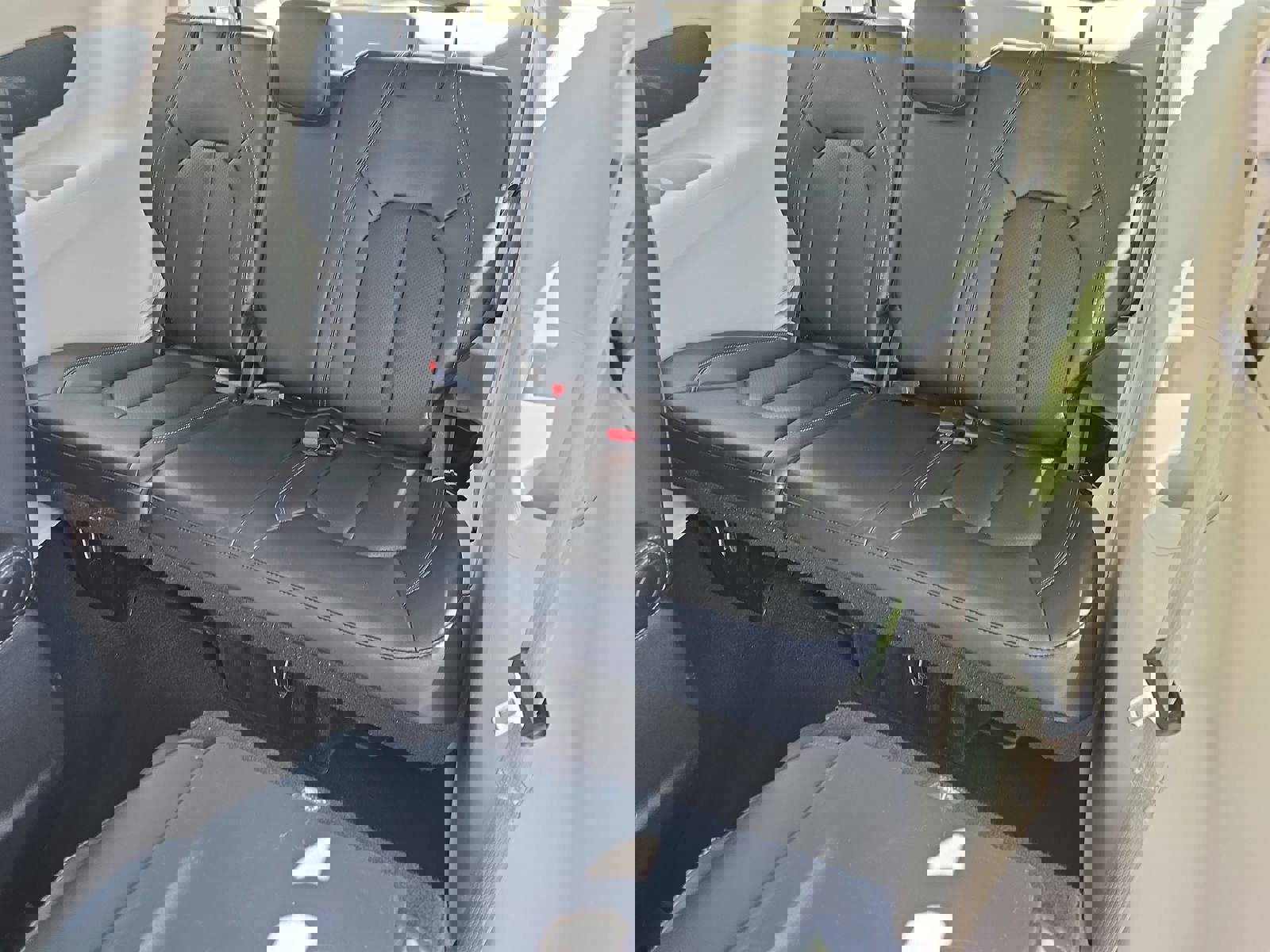 Used 2023 Chrysler Pacifica Touring-L FWD image 16