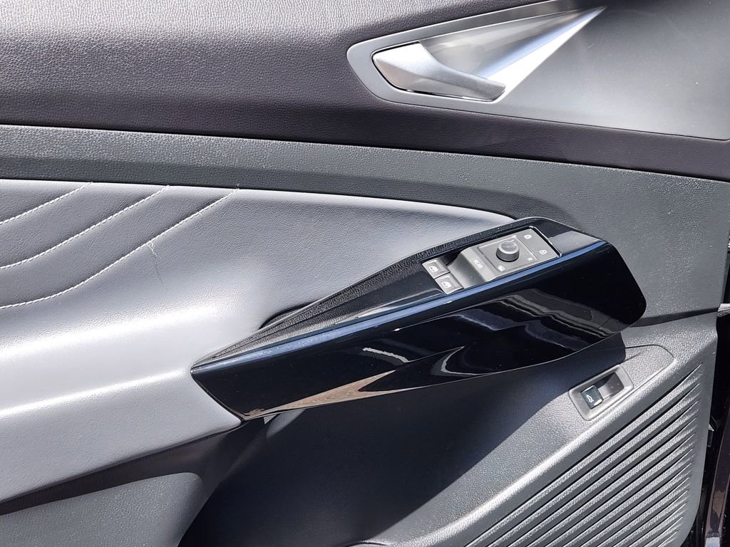 Certified 2023 Volkswagen ID.4 Pro S Plus AWD/4WD image 19