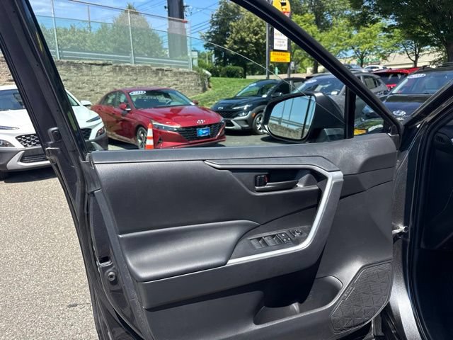 Used 2023 Toyota RAV4 LE AWD/4WD image 33