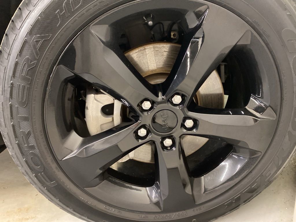 Used 2024 Jeep Grand Cherokee L Limited w/ Black Appearance Package image 24