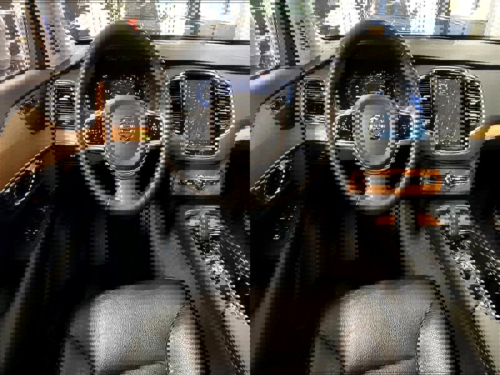 Used 2023 Volvo XC90 B6 Plus w/ Protection Package image 18