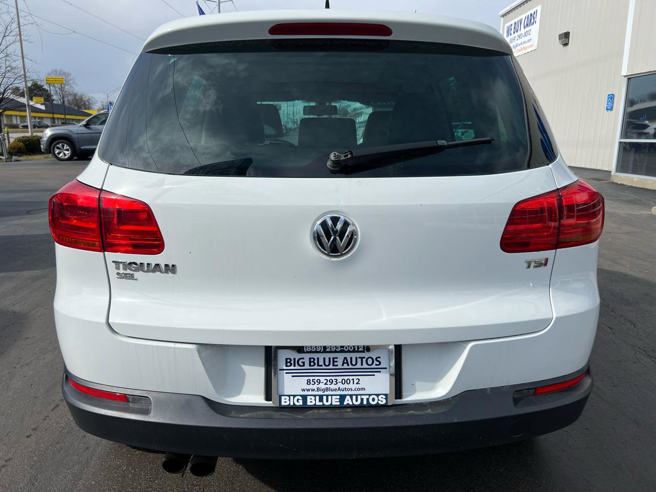 Used 2017 Volkswagen Tiguan SEL image 4