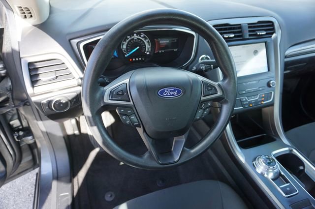 Used 2020 Ford Fusion SE image 11