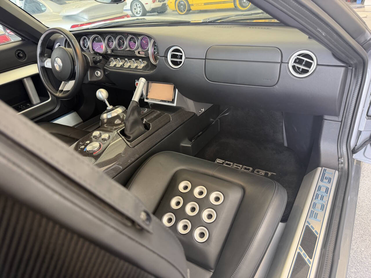 Used 2006 Ford GT RWD image 45