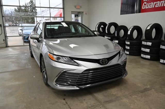 Used 2023 Toyota Camry XLE w/ Cold Weather Package image 3