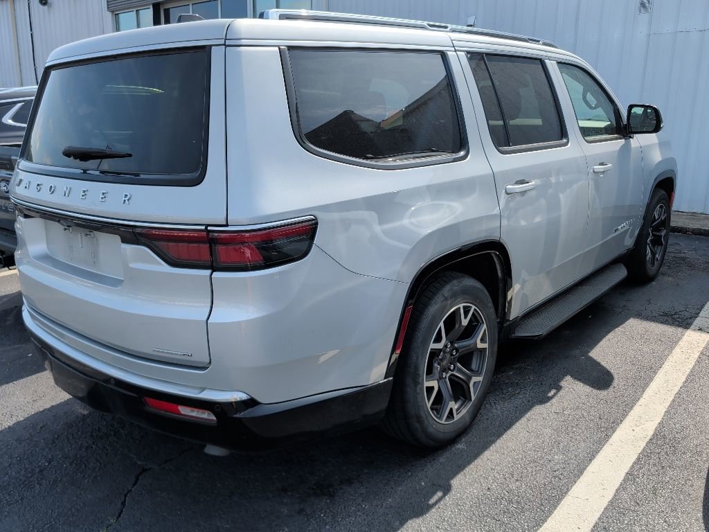Used 2024 Jeep Wagoneer Series III AWD/4WD image 4