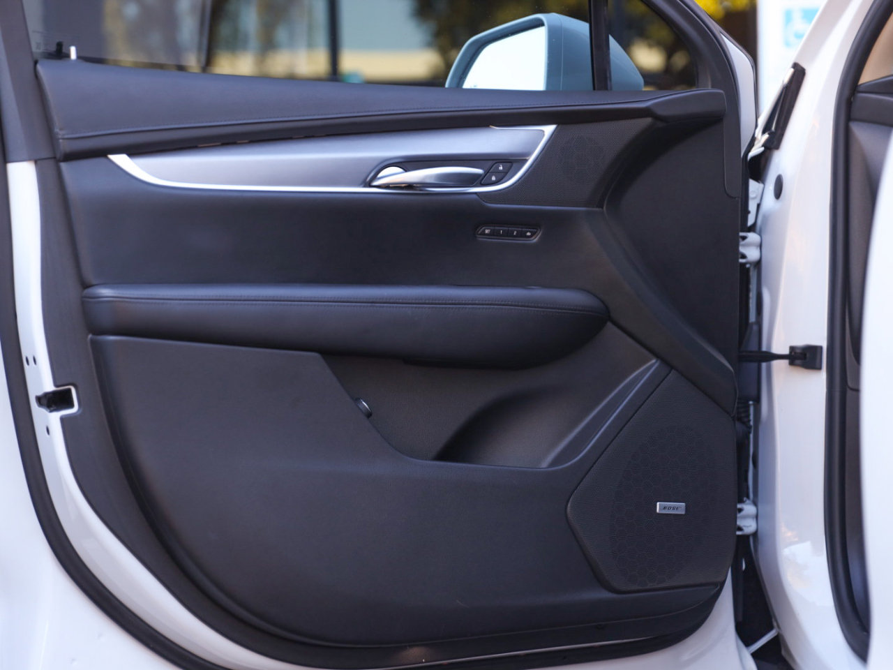 Used 2018 Cadillac XT5 Luxury w/ LPO, Black Ice Package image 37