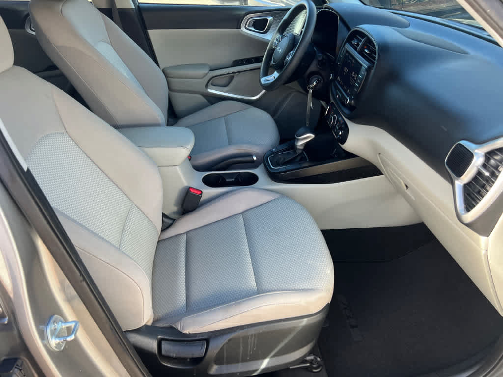 Used 2023 Kia Soul LX w/ LX Technology Package FWD image 13