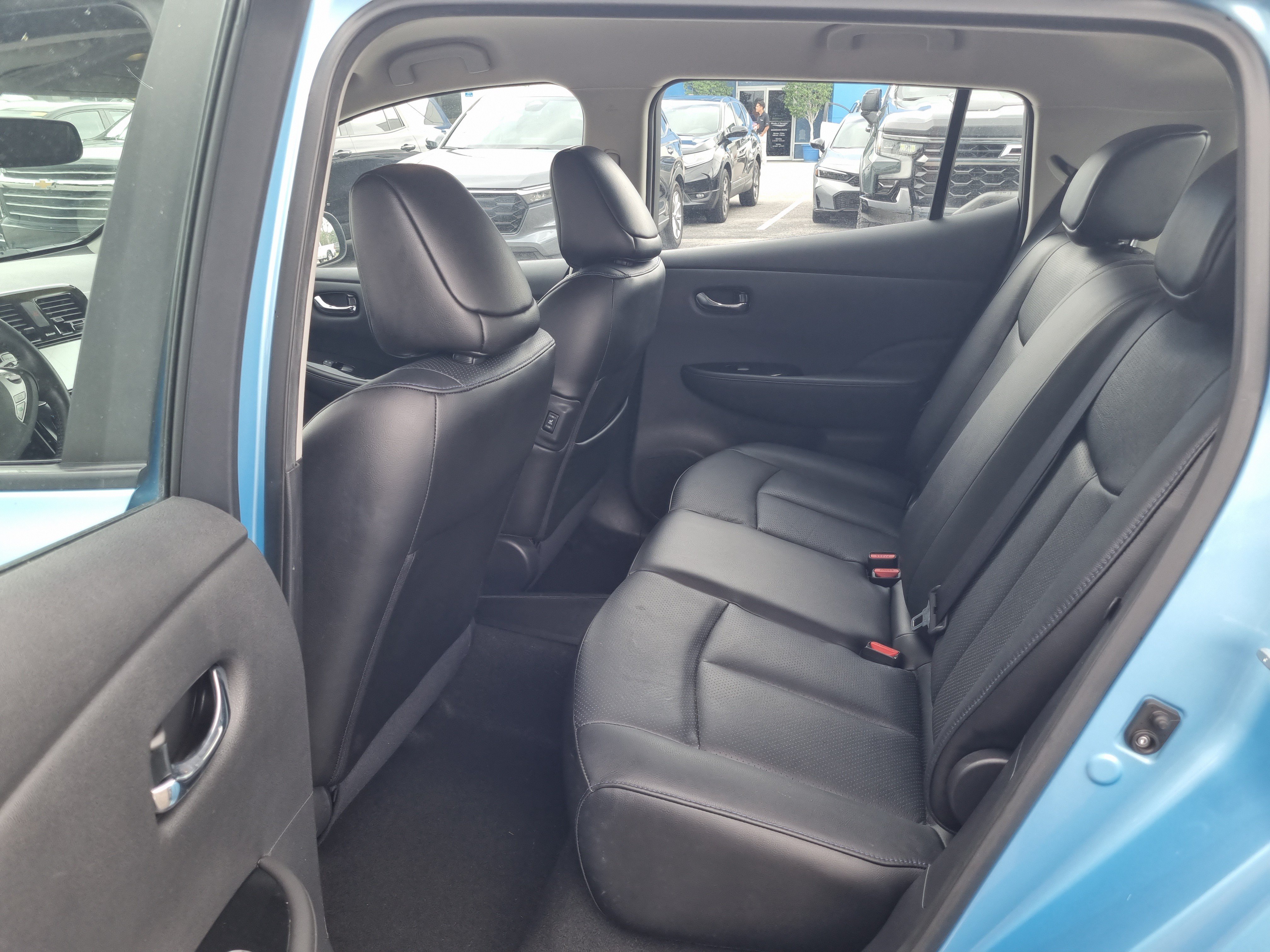 Used 2015 Nissan Leaf SL FWD image 13