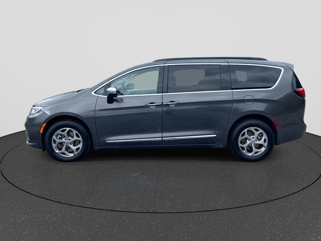 Used 2023 Chrysler Pacifica Limited w/ Trailer Tow Group image 5
