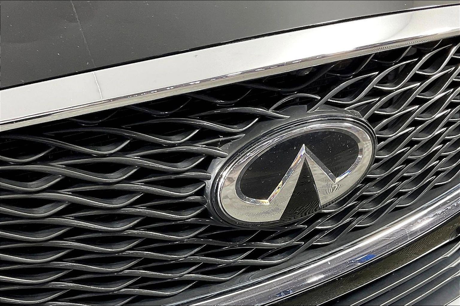 Used 2019 INFINITI QX30 image 32