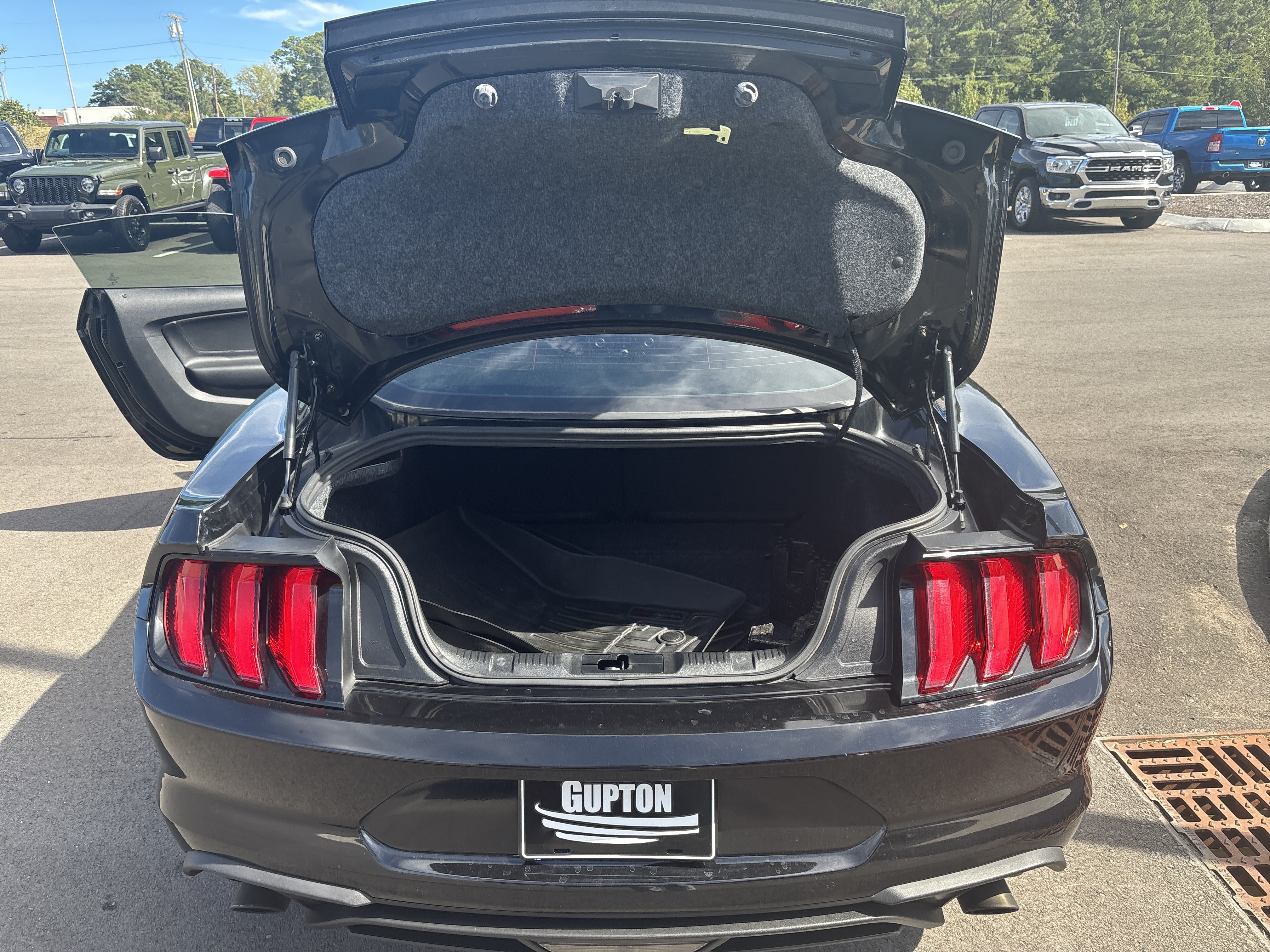 Used 2019 Ford Mustang Coupe RWD image 29
