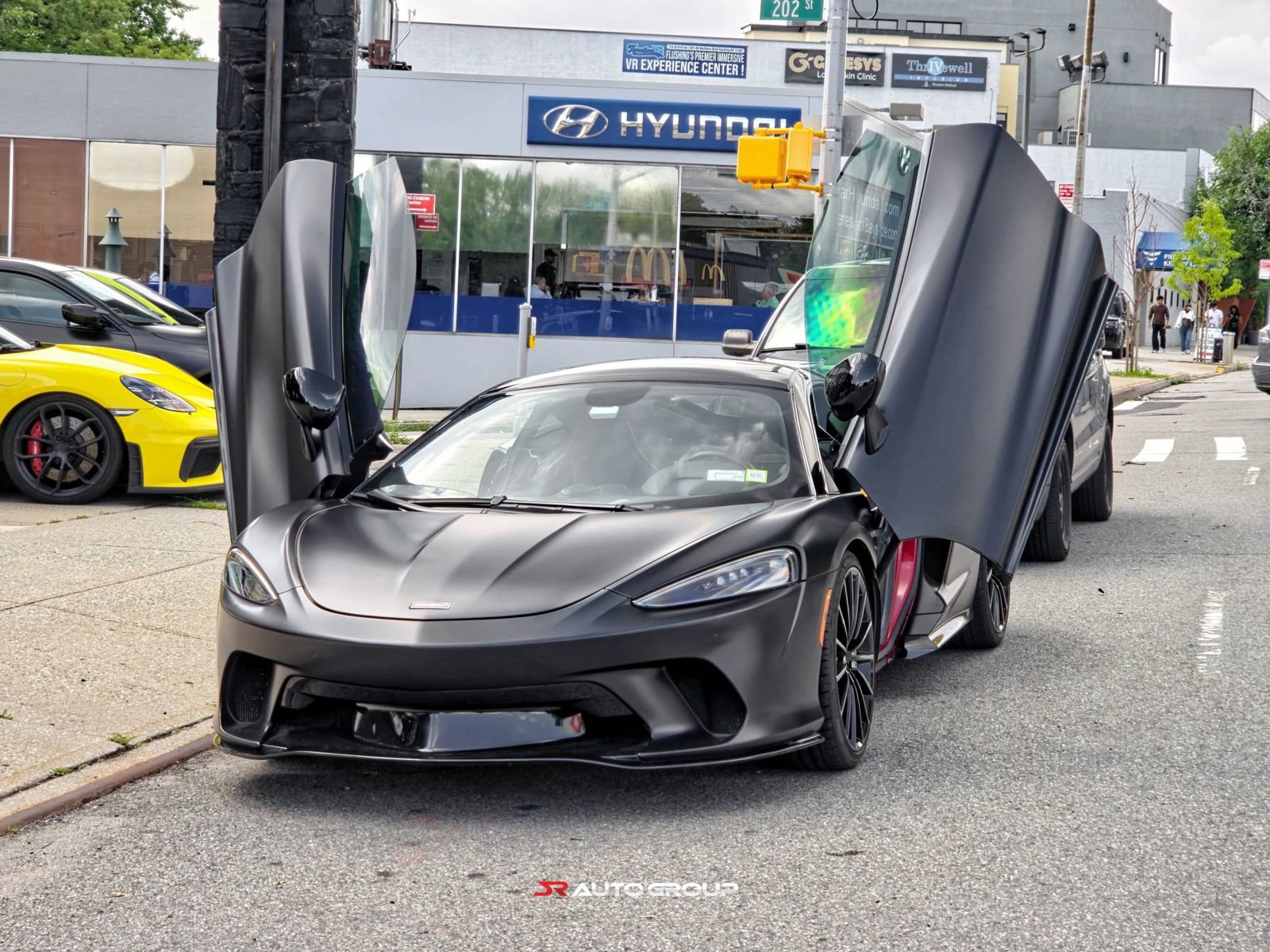 Used 2020 McLaren GT RWD image 15
