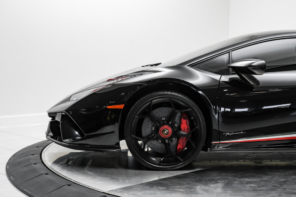 Used 2018 Lamborghini Huracan Performante AWD/4WD image 17