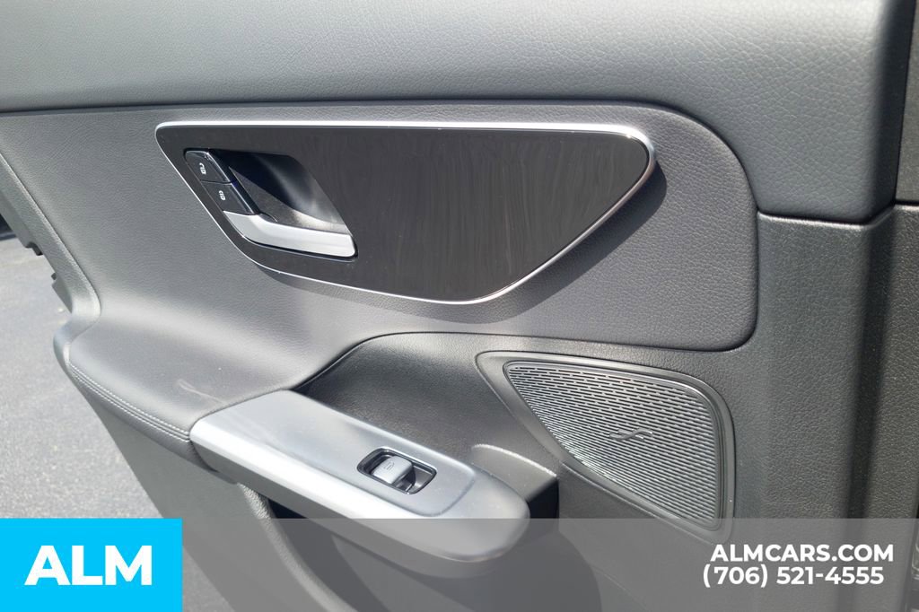 Used 2025 Mercedes-Benz C 300 Sedan image 26