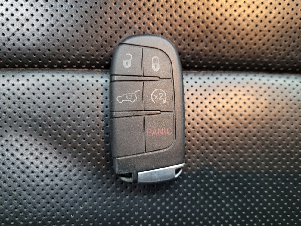 Used 2021 Jeep Grand Cherokee Limited w/ Luxury Group II image 32