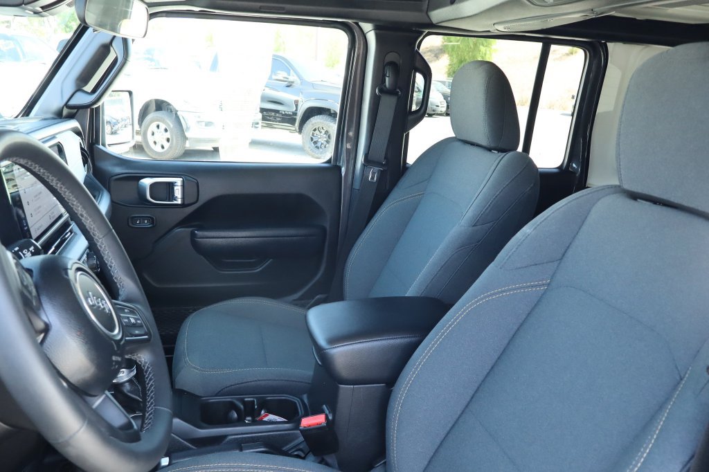 Used 2025 Jeep Wrangler Unlimited Sport AWD/4WD image 19