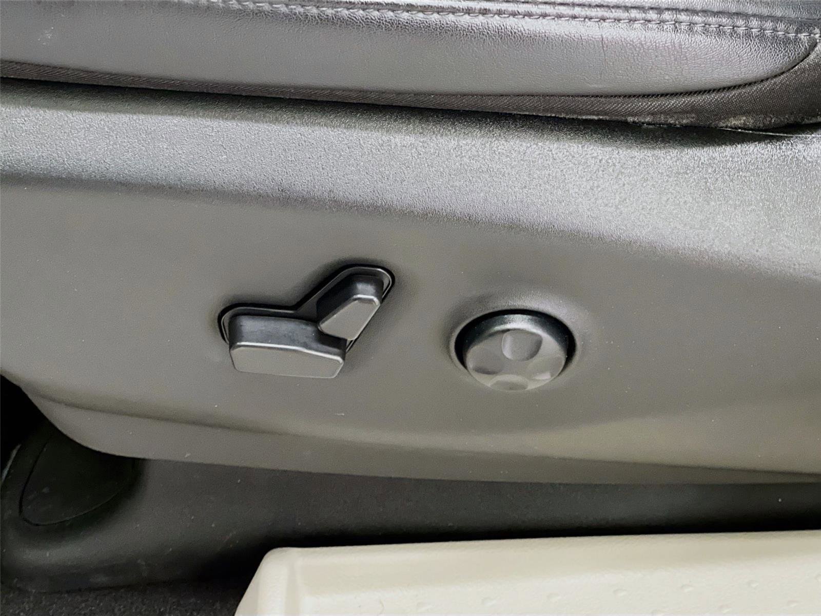 Used 2024 Chrysler Pacifica Touring-L FWD image 20
