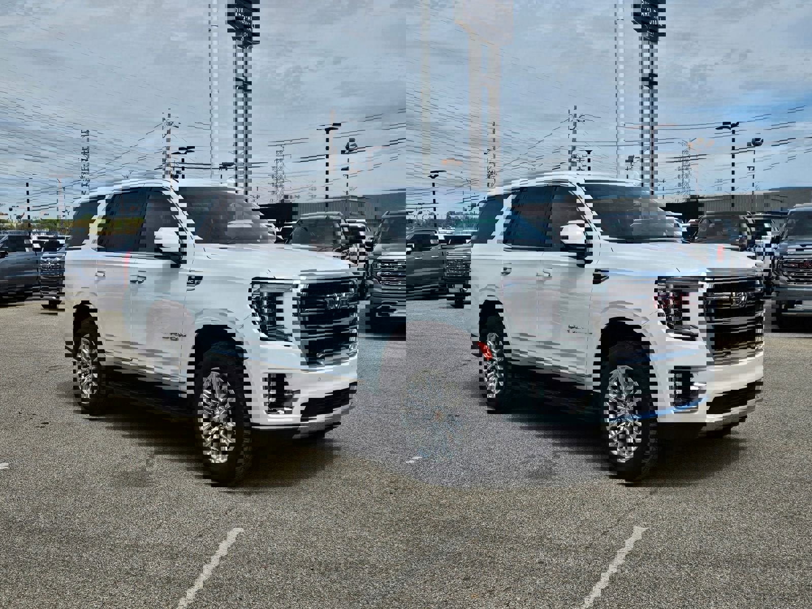 Used 2024 GMC Yukon SLT w/ SLT Luxury Package image 8