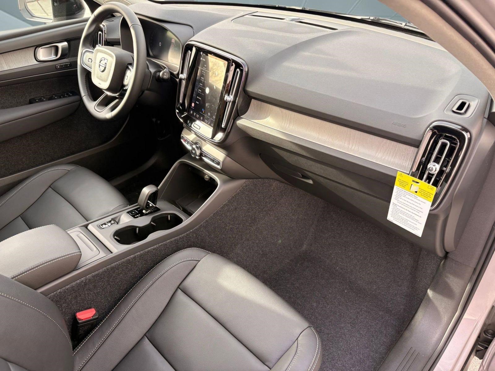 Used 2026 Volvo XC40 B5 Core w/ Climate Package AWD/4WD image 28