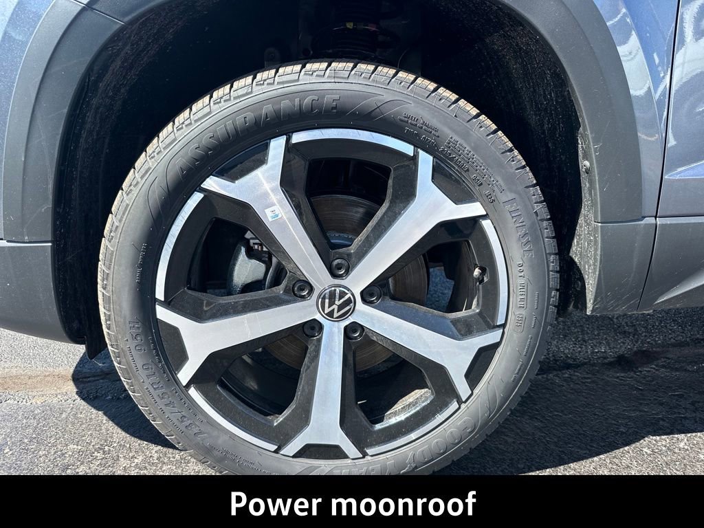 New 2026 Volkswagen Taos SEL image 11