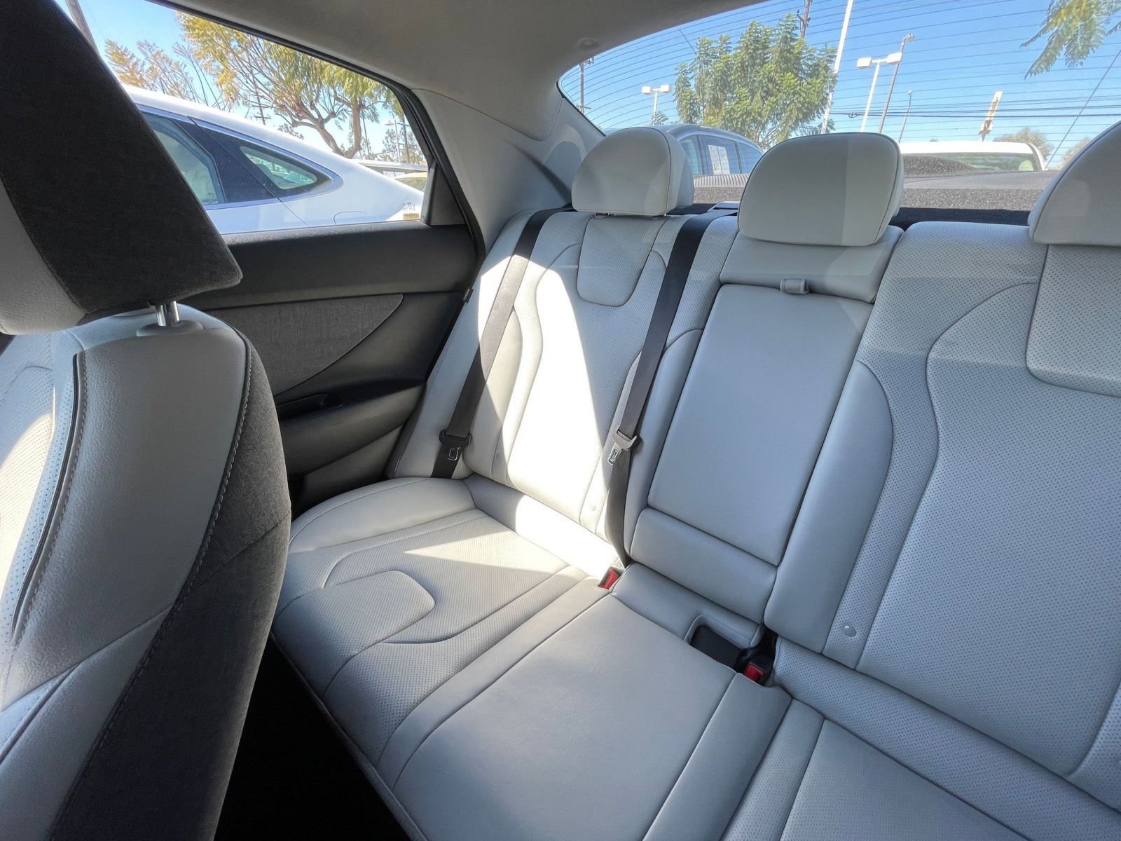 Used 2025 Hyundai Elantra Limited image 42