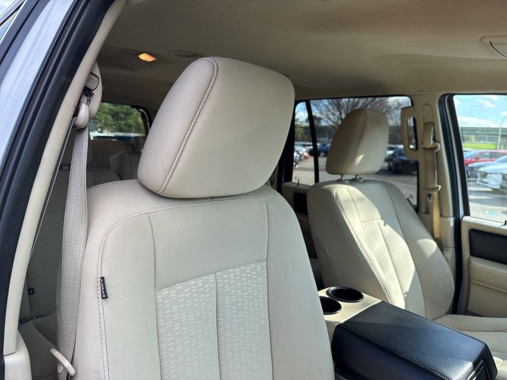 Used 2015 Ford Expedition XLT image 32