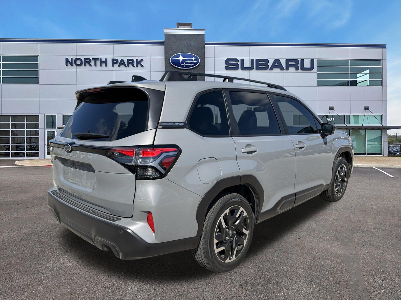 Used 2025 Subaru Forester Limited w/ Popular Package #2 AWD/4WD image 3