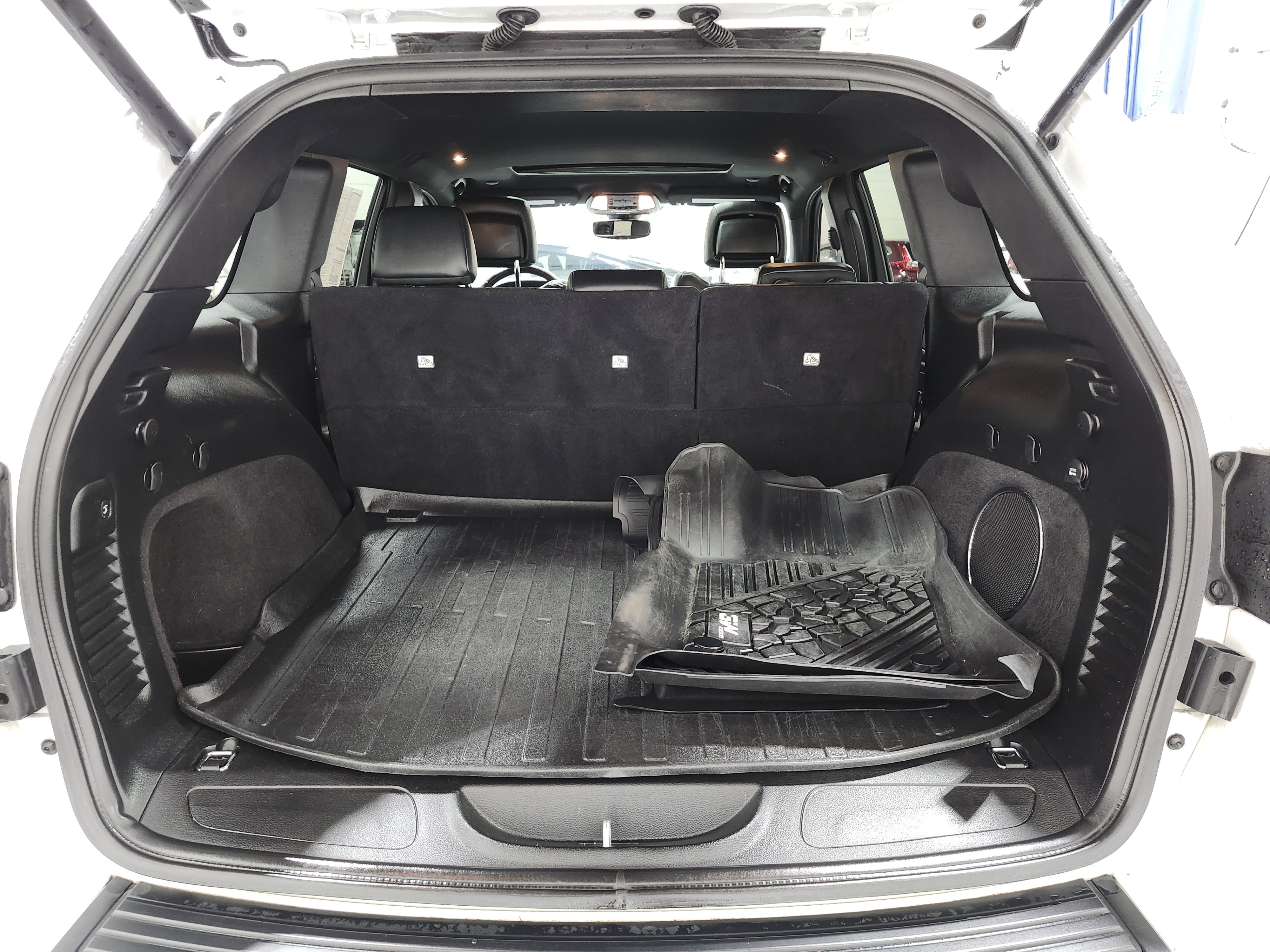 Used 2019 Jeep Grand Cherokee Altitude image 25