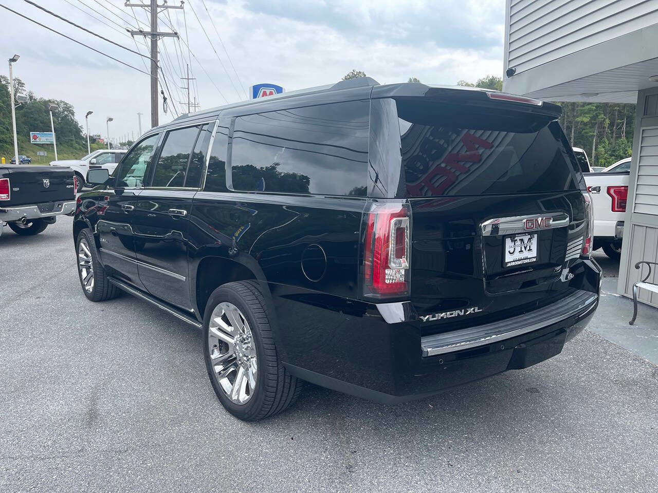 Used 2015 GMC Yukon XL Denali w/ Premium Package image 6