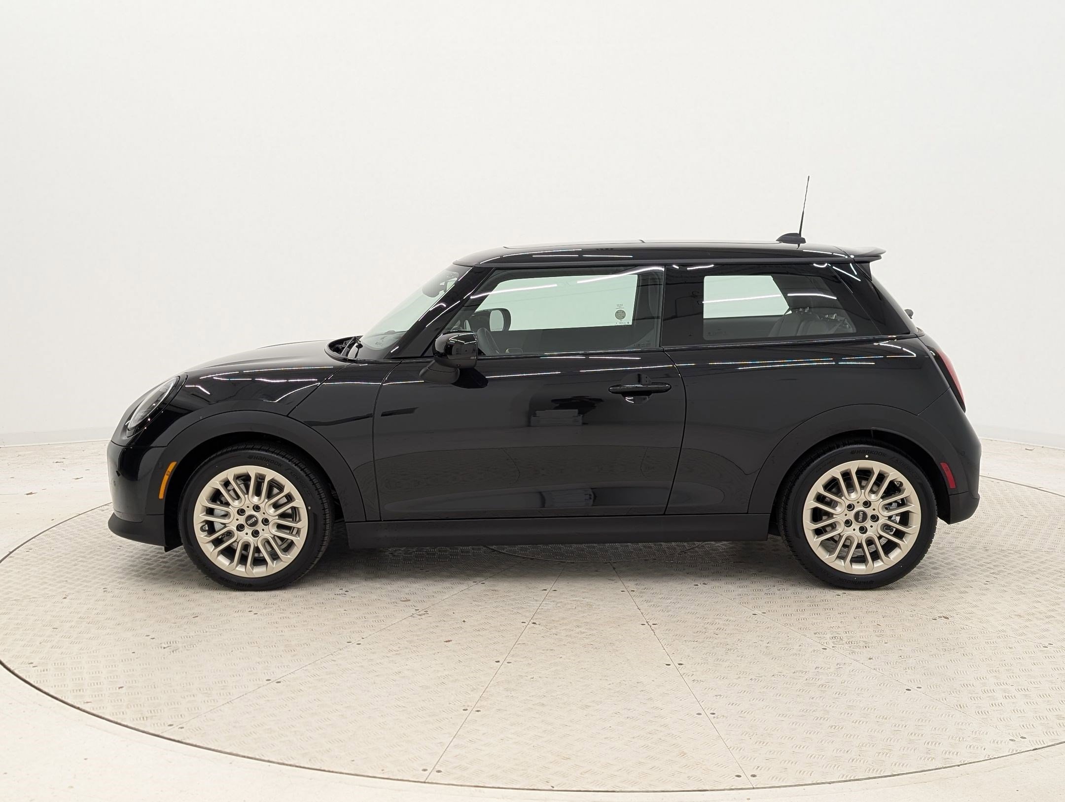 New 2026 MINI Cooper S image 2