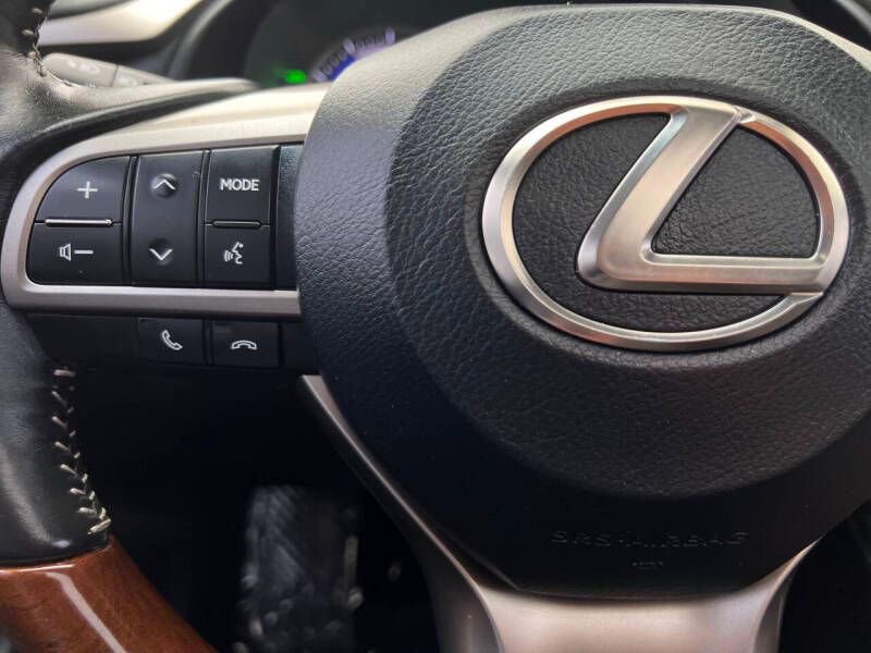 Used 2018 Lexus RX 450hL Premium w/ Premium Package image 23