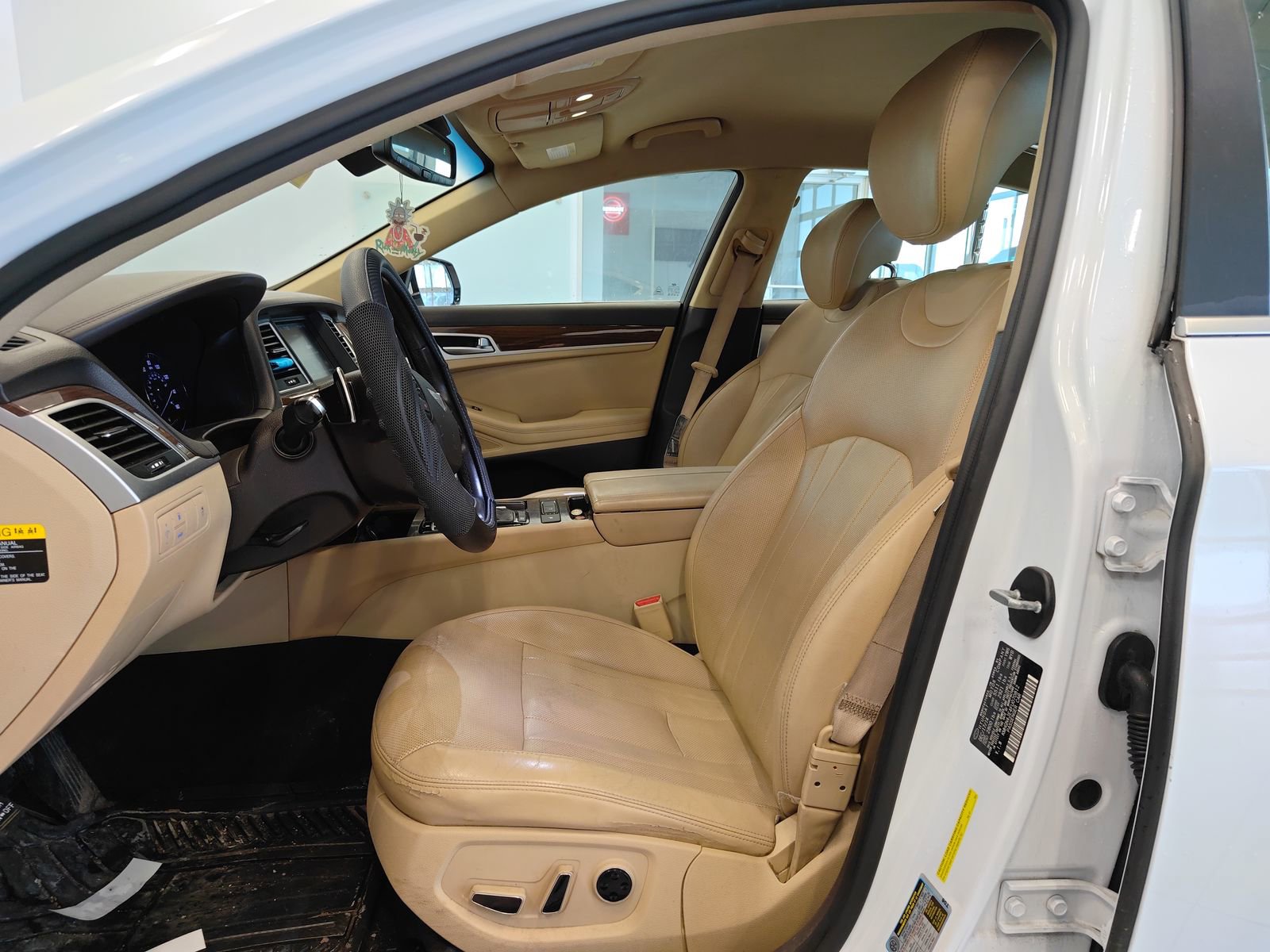 Used 2015 Hyundai Genesis 3.8 image 10