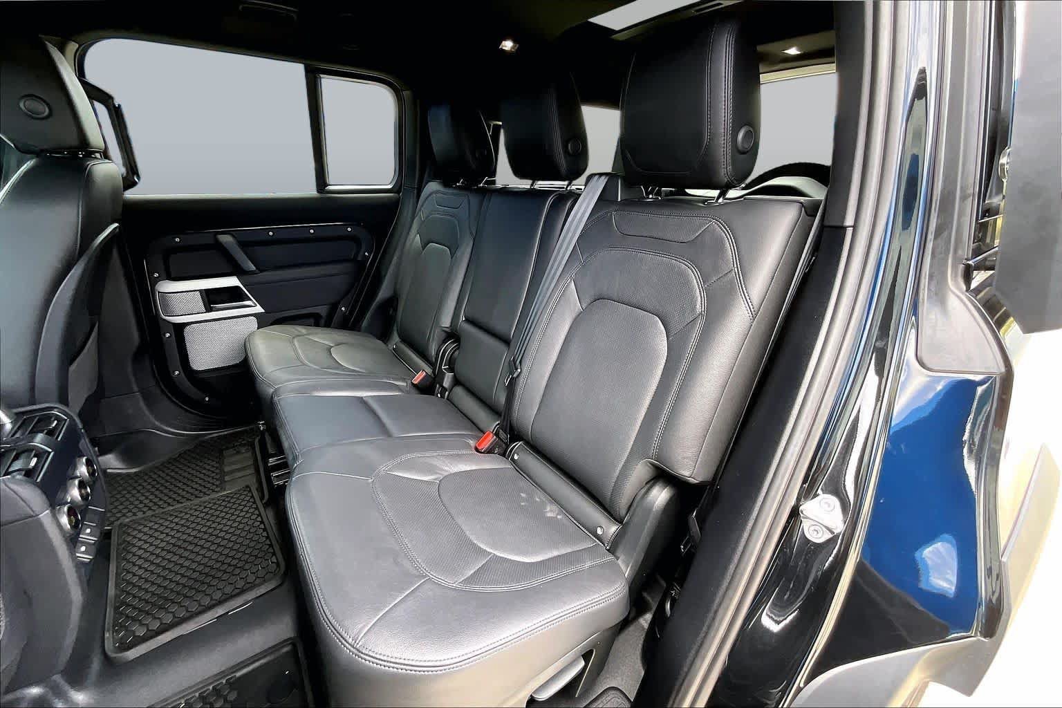 Used 2023 Land Rover Defender 130 SE AWD/4WD image 21