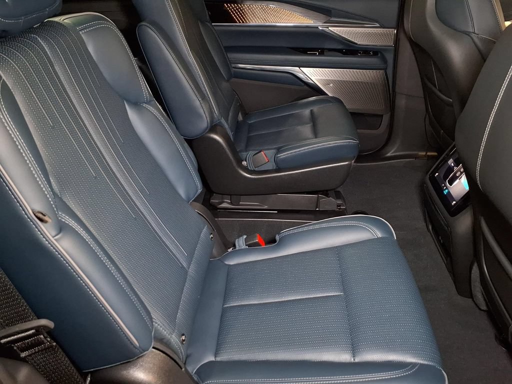 Certified 2026 Cadillac Escalade IQ Sport 2 AWD/4WD image 19