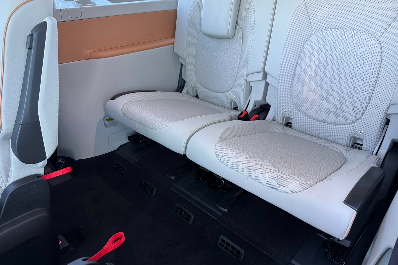 New 2025 Volkswagen ID. Buzz 1st Edition AWD/4WD image 14