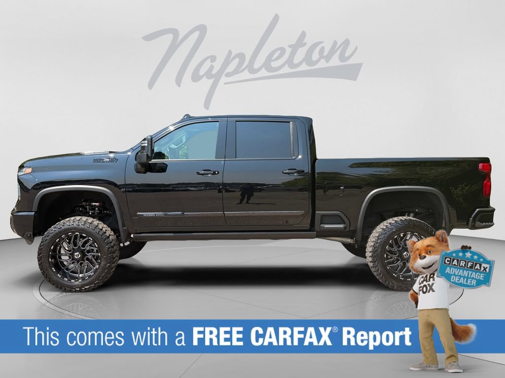 Used 2024 Chevrolet Silverado 3500 High Country w/ High Country Premium Package AWD/4WD image 2