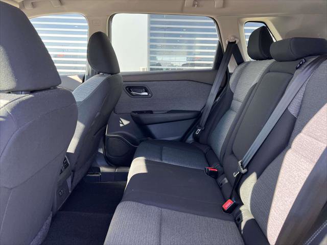 Used 2023 Nissan Rogue SV image 12